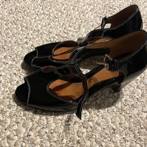 Make me an offer! US 8.5 Sofft black patent peep toe heels! - Picture 2 of 7